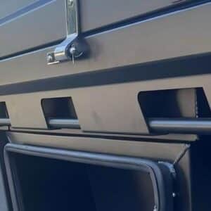 Ute tray rope rail